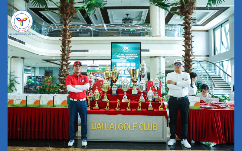 Cúp Golf cao cấp - Quà tặng năm châu - Tại sự kiện OUTING ra mắt thành viên Hội Golf tỉnh Vĩnh Phúc