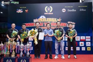 Giải Pickleball doanh nhân trẻ Vĩnh Long mở rộng lần I – 2025 với 4 nội dung thi đấu hấp dẫn. Quà Tặng Năm Châu vinh dự tài trợ cúp cho sự kiện.