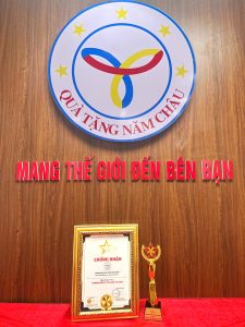 Quà Tặng Năm Châu Vinh Dự Đạt Top 10 Thương Hiệu Uy Tín Quốc Gia 2025 Tại Diễn Đàn Phát Triển Kinh Tế Và Chống Hàng Giả
