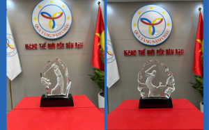 Cúp Golf Pha Lê - Quà Tặng Năm Châu
